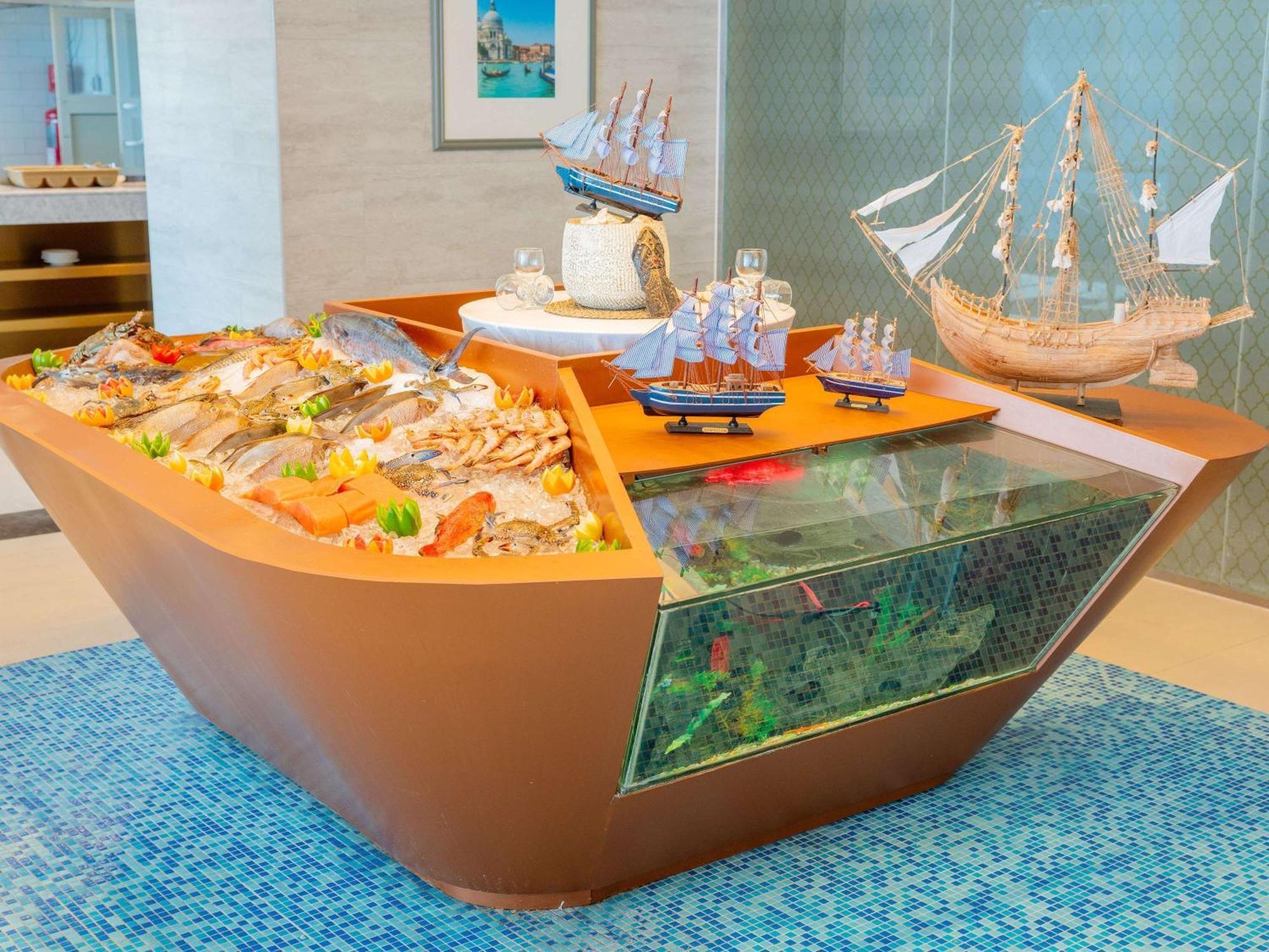 Novotel Jazan Exterior photo A seafood buffet at a hotel